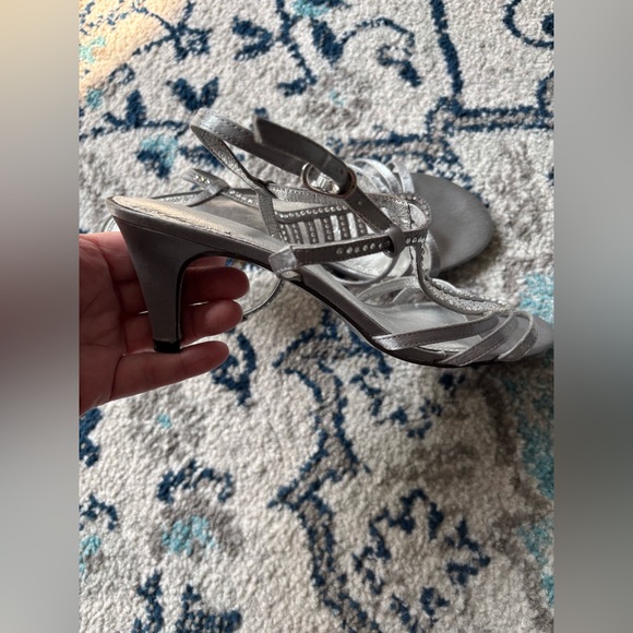 🖤Elegant Silver Strappy Women's Sandals - Picture 4 of 10